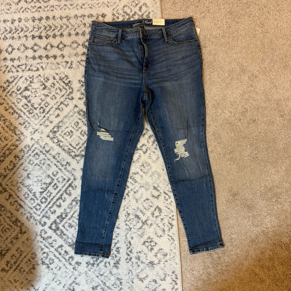 Universal Thread Women's Blue Distressed Jeans